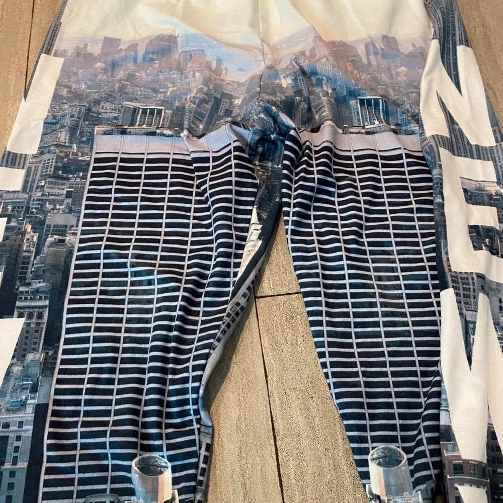 Zohra New York City Skyline silhouette Leggings One Size Skyscrapper Pants